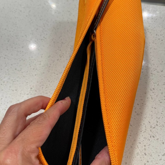 Veuve Clicquot Brut Champagne limited edition Thermal Bottle Jacket NWOT - Picture 4 of 6